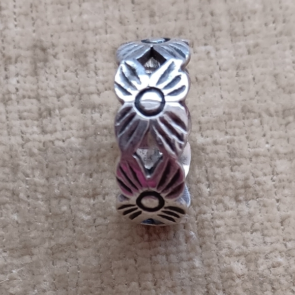 .925 Silver Flower Band Ring - Picture 1 of 7